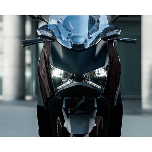 X-shaped headlight and taillight